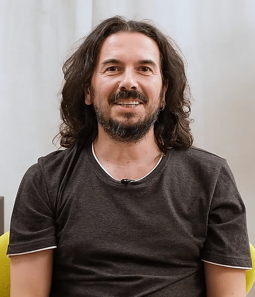 Hakan SEZGİN | Müzik Terapisti